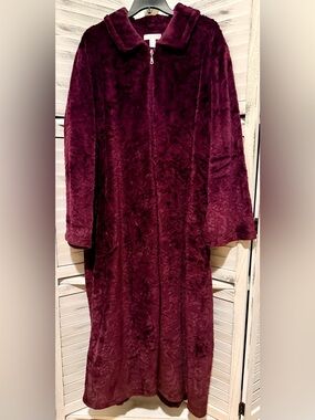 NWT Miss Elaine Essentials 2X Aubergine Embossed Floral Zip Robe Plush 50” Long